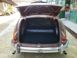 Image 32/42 of Jaguar Mk II 2.4 (1964)