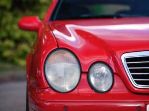 Image 33/43 of Mercedes-Benz CLK 320 (1999)