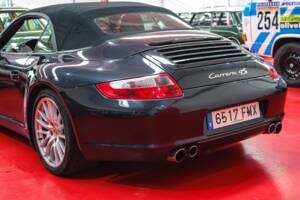 Image 29/48 of Porsche 911 Carrera 4S (2007)