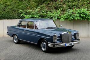 Image 9/76 de Mercedes-Benz 220 S b (1963)