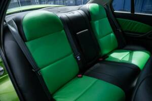 Image 18/45 of Holden LSV R300 (2002)