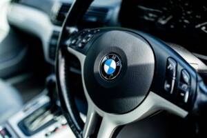 Image 25/38 of BMW 325i (2002)