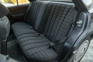 Imagen 20/45 de Mercedes-Benz 190 E (1989)