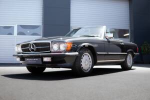Image 19/29 of Mercedes-Benz 560 SL (1987)
