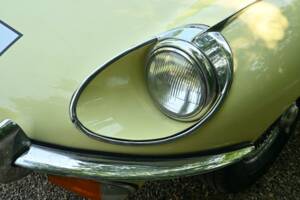 Image 19/39 of Jaguar E-Type (2+2) (1970)