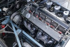 Image 33/50 de Jaguar E-Type (1968)