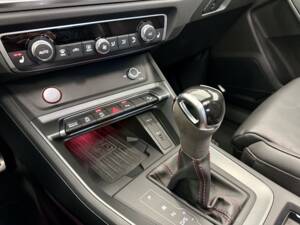 Image 24/28 of Audi RS Q3 (2019)