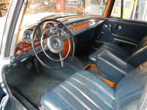 Image 2/50 of Mercedes-Benz 300 SE (1966)