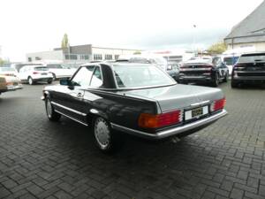 Immagine 6/24 di Mercedes-Benz 300 SL (1986)