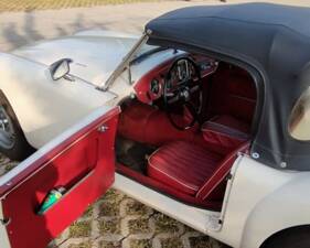 Image 6/8 of MG MGA 1500 (1959)