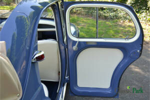 Bild 26/50 von Renault 4 CV Décapotable (1954)