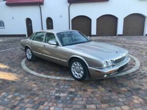 Bild 1/8 von Jaguar XJ 8 Sovereign (1998)