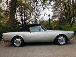 Image 21/50 of Alfa Romeo 2600 Spider (1964)