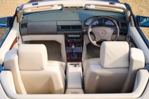 Image 33/50 of Mercedes-Benz SL 280 (1996)