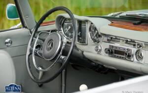 Image 26/49 of Mercedes-Benz 230 SL (1964)