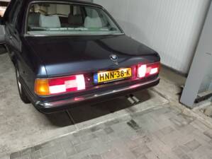 Bild 35/113 von BMW 735i (1986)