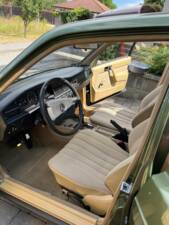 Image 8/18 of Mercedes-Benz 190 D 2.5 (1986)