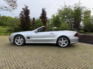 Image 2/29 of Mercedes-Benz SL 55 AMG (2004)