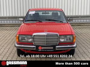 Image 2/15 de Mercedes-Benz 280 CE (1980)