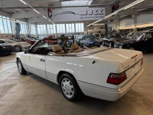 Bild 9/34 von Mercedes-Benz E 320 (1996)