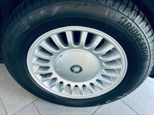 Image 13/15 de Jaguar XJ 8 Executive (1998)