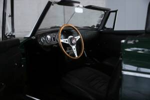 Image 17/41 of MG MGC (1969)