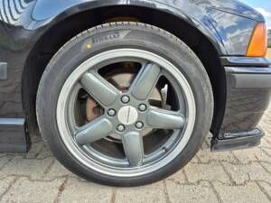 Image 11/49 of BMW 318is "Class II" (1994)