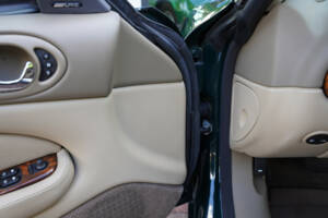 Image 45/50 of Jaguar XKR (2001)