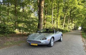 Image 2/28 de Jaguar XKR (2002)