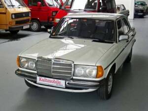 Image 1/19 of Mercedes-Benz 200 (1981)