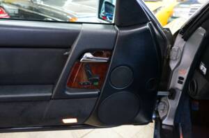 Image 32/42 of Mercedes-Benz 500 SL (1992)