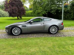 Imagen 7/23 de Aston Martin V12 Vanquish (2003)