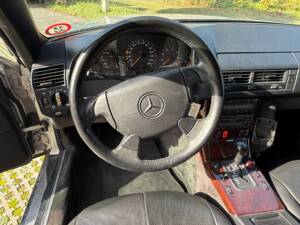 Image 12/29 de Mercedes-Benz SL 280 (1996)
