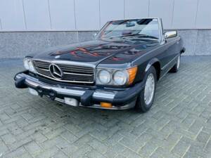 Image 4/32 de Mercedes-Benz 560 SL (1987)