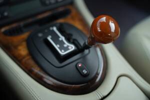 Image 35/50 de Jaguar XK8 4.0 (1998)
