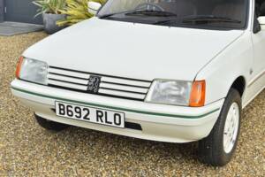 Image 15/35 of Peugeot 205 (1985)