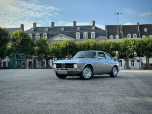 Immagine 1/84 di Alfa Romeo Giulia 1600 GT Junior (1972)