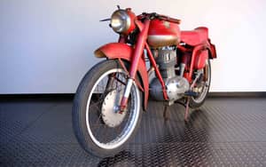 Image 26/83 of MV Agusta 175 CS Sport Disco Volante (1955)