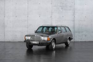 Image 1/49 of Mercedes-Benz 230 TE (1981)