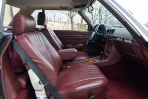 Afbeelding 33/50 van Mercedes-Benz 560 SL (1986)