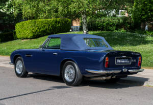 Image 8/28 of Aston Martin DB 6 Mk II Volante (1970)