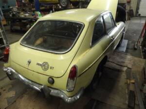 Image 9/34 of MG MGB GT (1970)