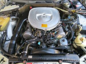 Image 14/19 of Mercedes-Benz 380 SEC (1982)