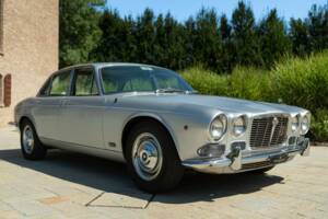 Image 2/50 de Jaguar XJ 6 4.2 (1970)