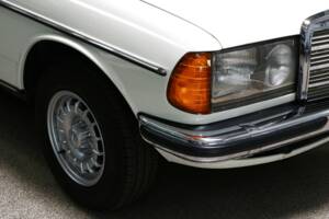 Bild 5/38 von Mercedes-Benz 230 CE (1984)