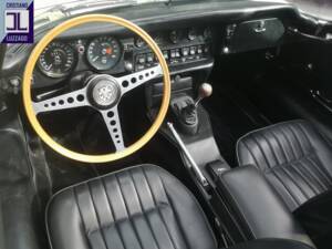 Image 24/51 de Jaguar E-Type (1970)