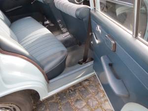 Imagen 11/25 de Mercedes-Benz 200 D (1966)