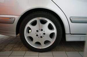 Bild 37/38 von Mercedes-Benz E 200 Kompressor (2001)