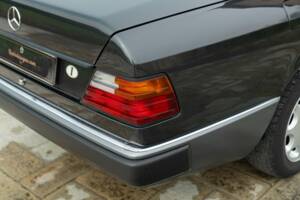 Obraz 20/49 pojazdu Mercedes-Benz 320 E (1993)