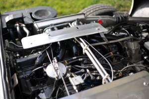 Image 26/39 of Jaguar E-Type V12 (1972)